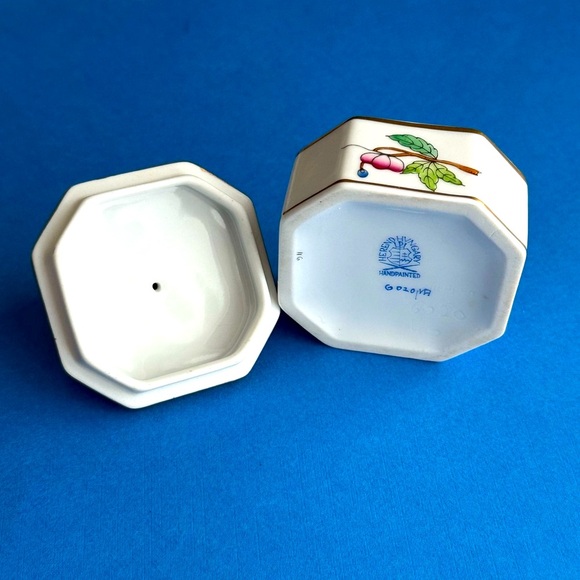 Herend Queen Victoria Octagonal Trinket Box w Bunny Butterflies Flowers - Picture 8 of 12